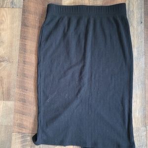 Black Cato pencil skirt.